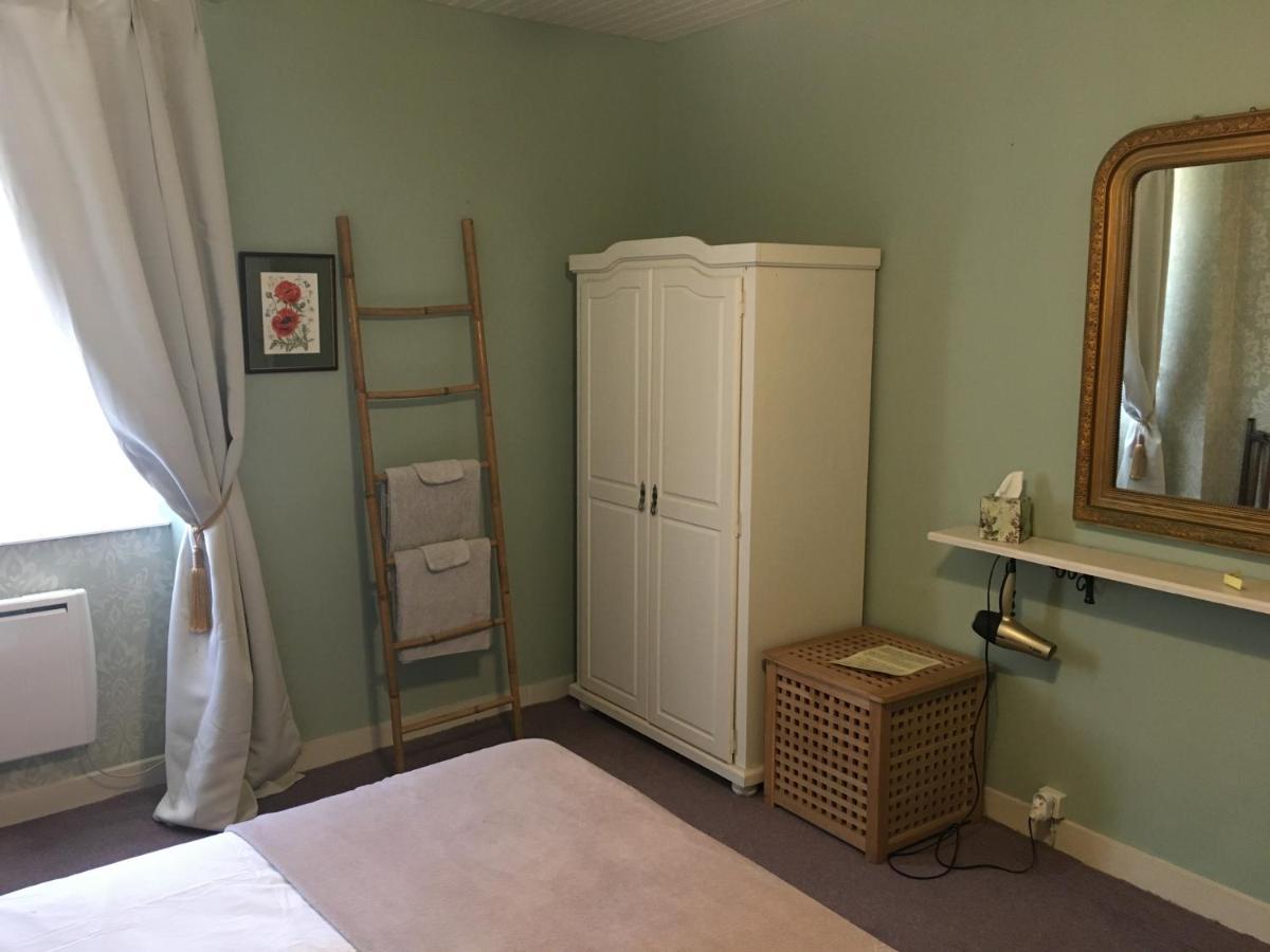 Maison La Roche Chambre D'Hotes Le Vigeant Luaran gambar