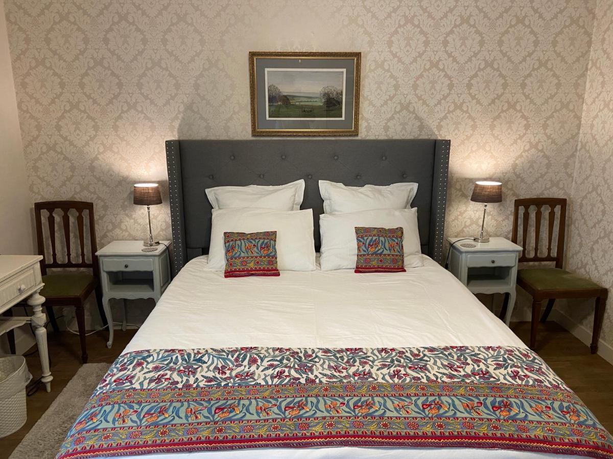 Maison La Roche Chambre D'Hotes Le Vigeant Luaran gambar