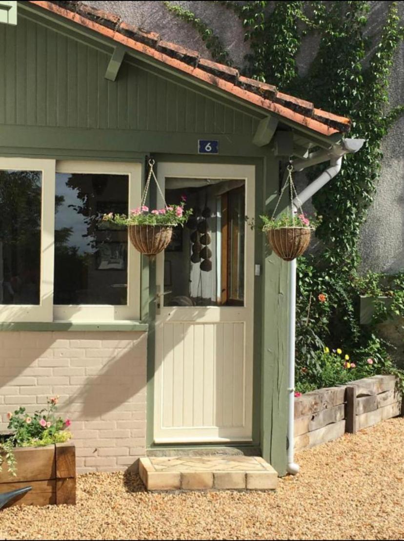 Maison La Roche Chambre D'Hotes Le Vigeant Luaran gambar